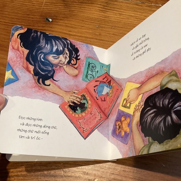 Vietnamese DOC SACH CHO CON / Read to Me! Judi Moreillon Kyra Teis Board Book - Picture 3 of 8